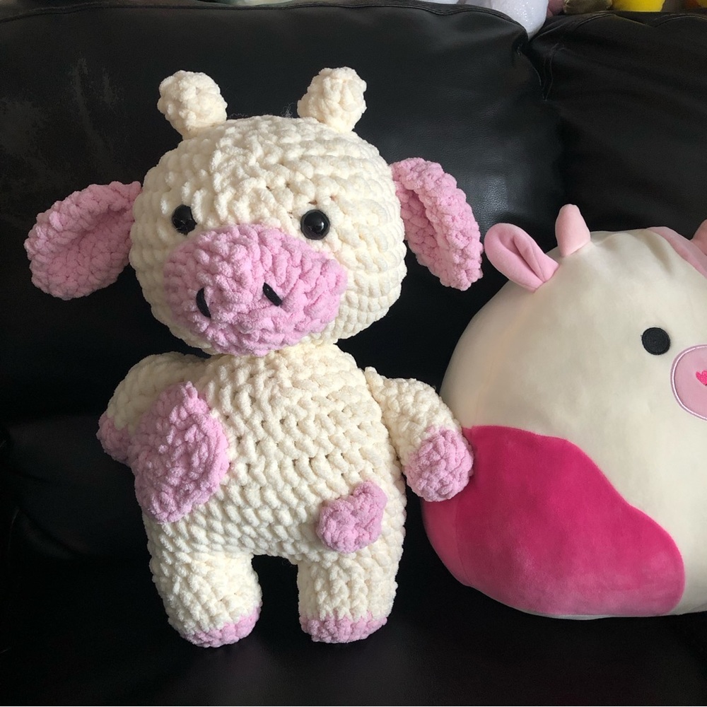 Jumbo size 18’ Handmade crochet Cow 🐮 - Picture 2 of 3